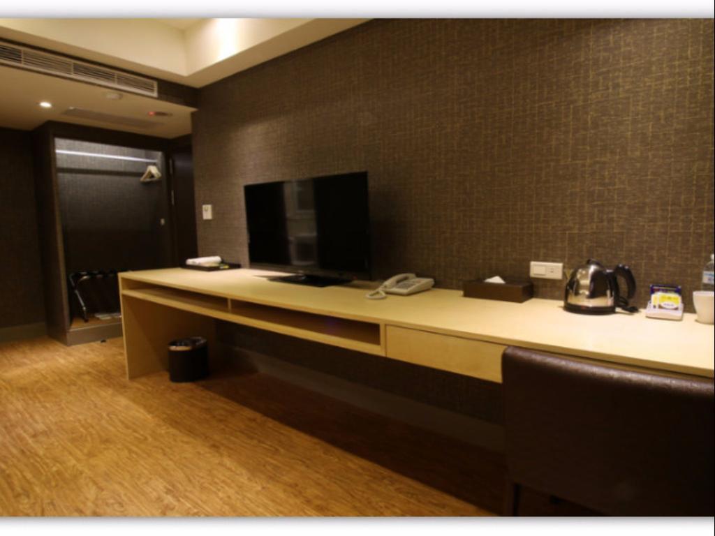Hotel Simple Life Kaohsiung Extérieur photo